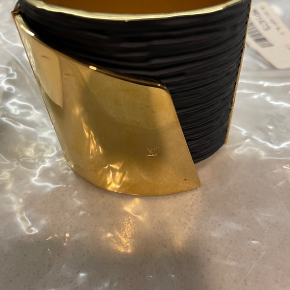 Louis Vuitton "My Epi" Cuff Bracelet - Picture 4 of 9